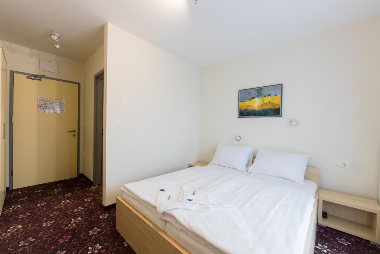 Hotel Jakec Trije Kralji Na Pohorju Zgornja Loznica Extérieur photo
