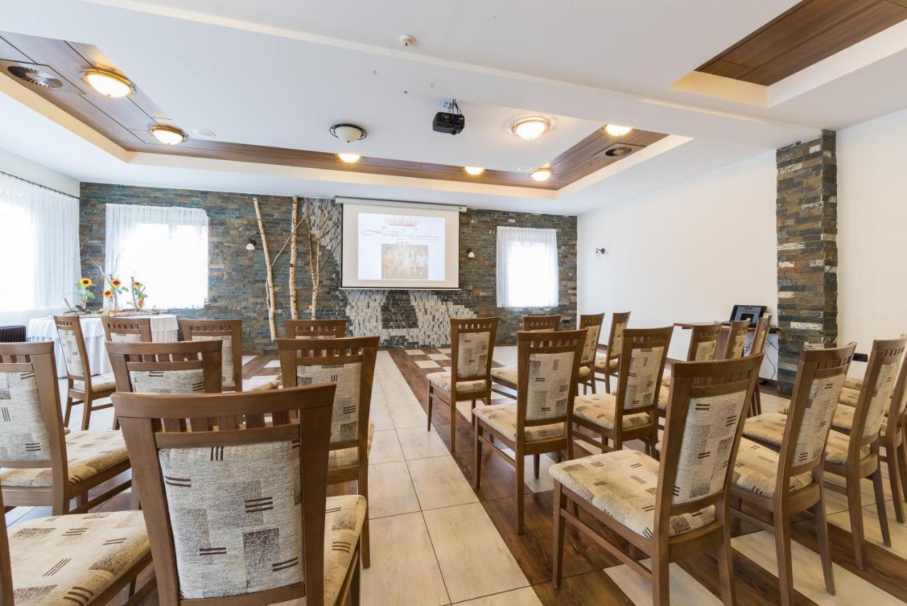 Hotel Jakec Trije Kralji Na Pohorju Zgornja Loznica Extérieur photo